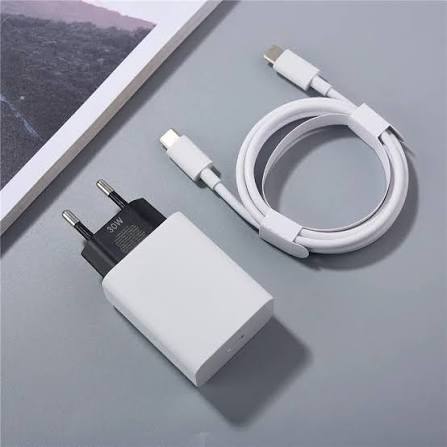 پکسل 6، 6 پرو، 7، 7 پرو، 8، 8 پرو، پکسل فولڈ اور USB-C ڈیوائسز کے لیے گوگل کا اصلی 30W USB-C PD فاسٹ چارجر مع USB-C تا USB-C کیبل
